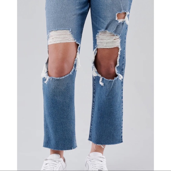 Hollister Curvy Ultra High-Rise Vintage Straight Jeans - Picture 2 of 5